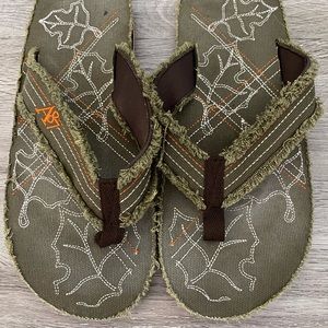 Aéropostale flip flops